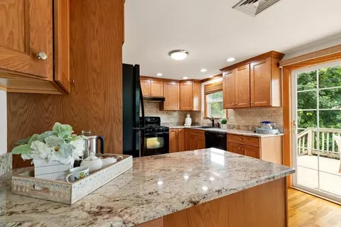 4 Eileen Rd, Peabody, MA 01960 photo 3