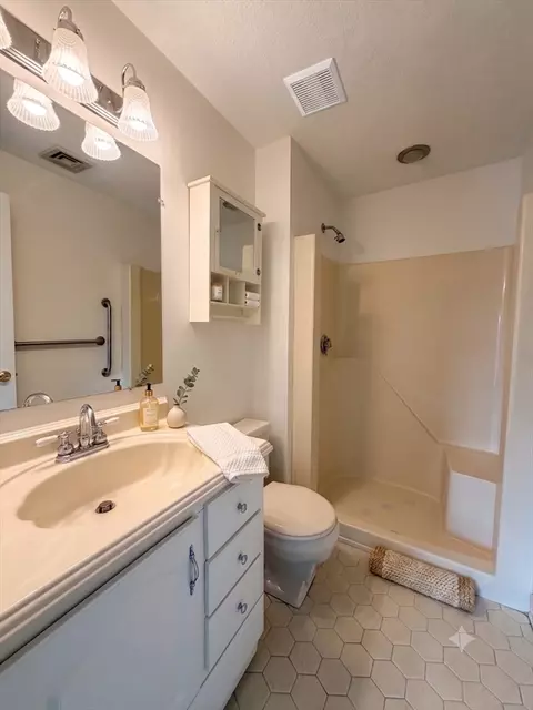 5 Thomas St # B, Saugus, MA 01906 photo 9