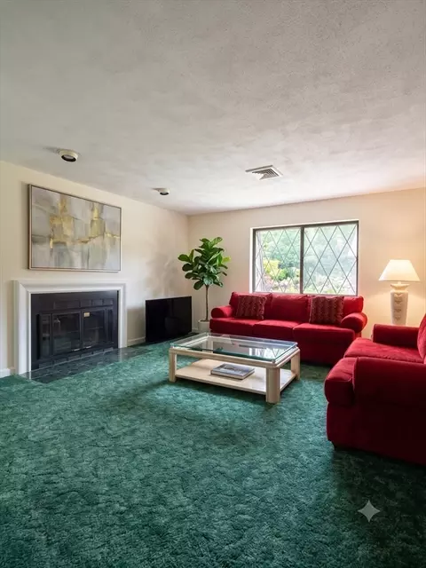 5 Thomas St # B, Saugus, MA 01906 photo 2