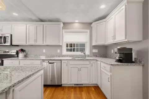 Kitchen - 46 Macarthur Rd, Stoneham, MA 02180 photo 3 of 4
