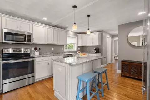 Kitchen - 46 Macarthur Rd, Stoneham, MA 02180 photo 1 of 4