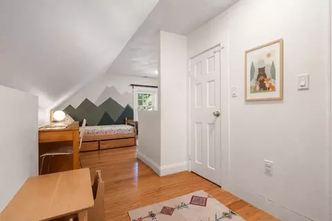 Entry Way - 46 Macarthur Rd, Stoneham, MA 02180 photo 2 of 3