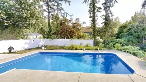 Exterior - 22 Pelican Ave, Worcester, MA 01605 photo 4 of 13