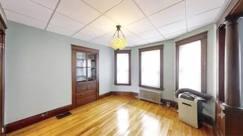 Living - 22 Pelican Ave, Worcester, MA 01605 photo 4 of 7