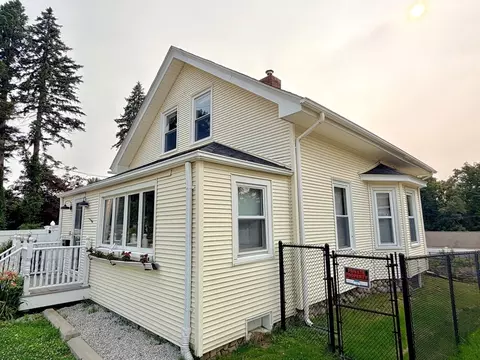 Exterior - 22 Pelican Ave, Worcester, MA 01605 photo 8 of 13