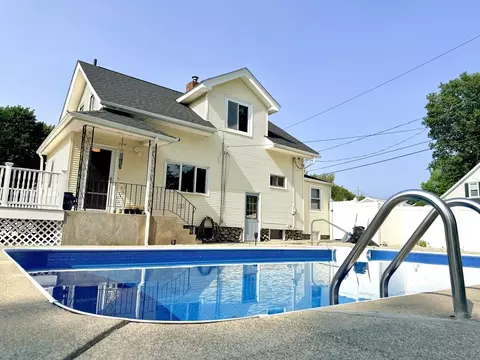 Exterior - 22 Pelican Ave, Worcester, MA 01605 photo 2 of 13