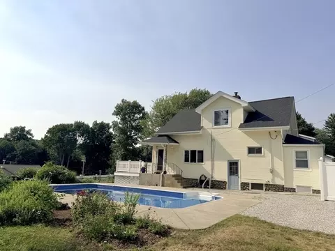 Exterior - 22 Pelican Ave, Worcester, MA 01605 photo 6 of 13