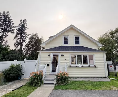 Exterior - 22 Pelican Ave, Worcester, MA 01605 photo 7 of 13