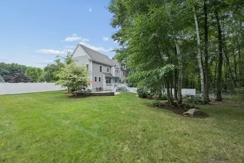 Exterior - 33 Dairy Dr, Upton, MA 01568 photo 7 of 10