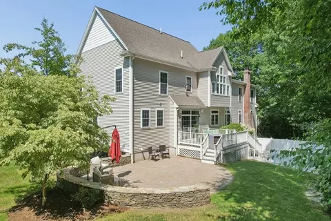 Exterior - 33 Dairy Dr, Upton, MA 01568 photo 5 of 10