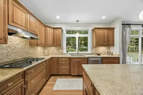 Kitchen - 33 Dairy Dr, Upton, MA 01568 photo 2 of 4