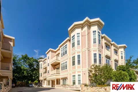 61 Bolton St #101, Cambridge, MA 02140
