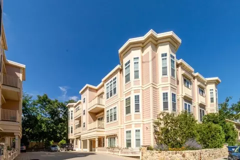 69 Bolton St #101, Cambridge, MA 02140