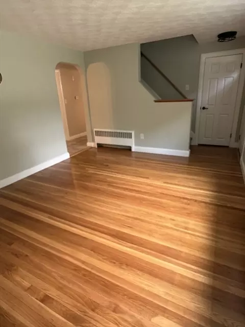 Living - 7 Wayne Dr, Foxboro, MA 02035 photo 3 of 4