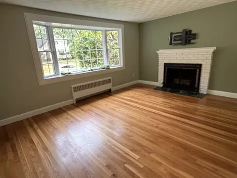 Living - 7 Wayne Dr, Foxboro, MA 02035 photo 1 of 4