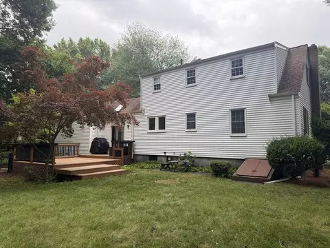Exterior - 7 Wayne Dr, Foxboro, MA 02035 photo 10 of 14