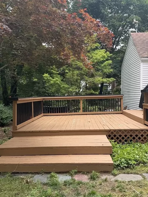 Exterior - 7 Wayne Dr, Foxboro, MA 02035 photo 6 of 14