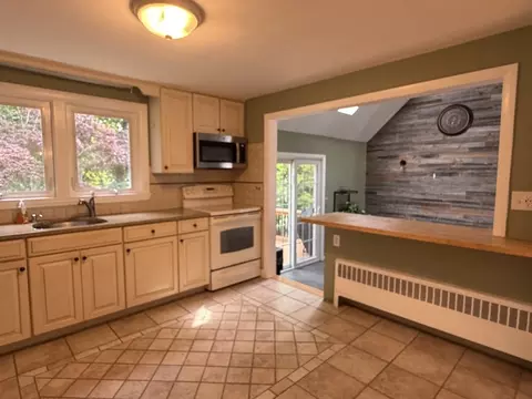 Kitchen - 7 Wayne Dr, Foxboro, MA 02035 photo 1 of 6