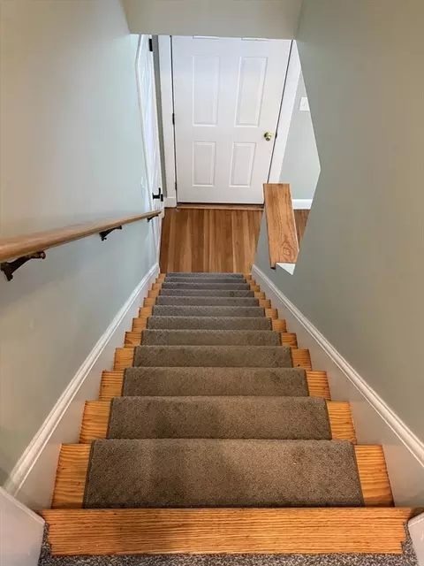Entry Way - 7 Wayne Dr, Foxboro, MA 02035 photo 4 of 4