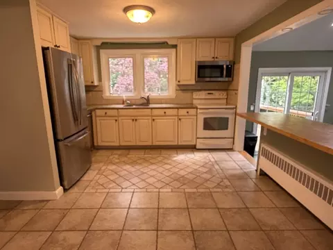Kitchen - 7 Wayne Dr, Foxboro, MA 02035 photo 3 of 6