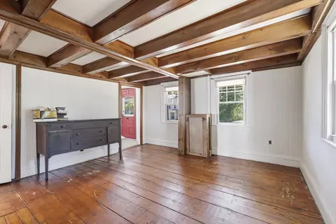 Entry Way - 39 Main St, Saugus, MA 01906 photo 2 of 4