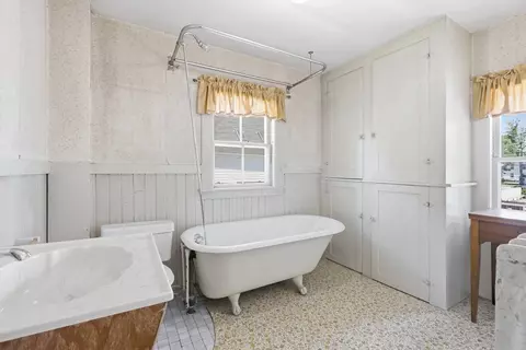 Bath - 39 Main St, Saugus, MA 01906 photo 1 of 2