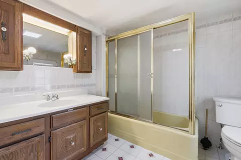 Bath - 39 Main St, Saugus, MA 01906 photo 2 of 2