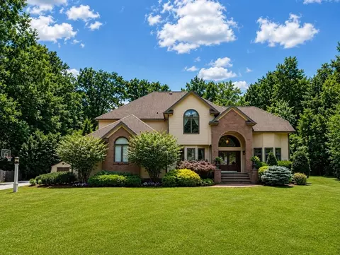 6 Windsor Pl, Mansfield, MA 02048