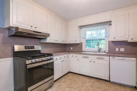 97 Overlook Dr, Springfield, MA 01118 photo 7