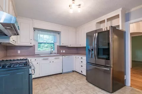 97 Overlook Dr, Springfield, MA 01118 photo 6