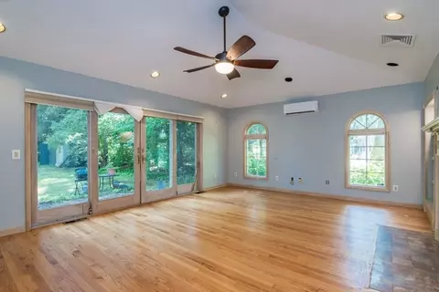 97 Overlook Dr, Springfield, MA 01118 photo 3