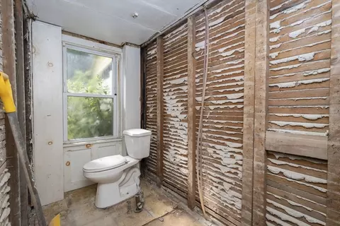 Bath - 6 Spring St, Amesbury, MA 01913 photo 2 of 2
