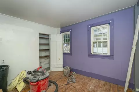 Bedroom - 6 Spring St, Amesbury, MA 01913 photo 3 of 7