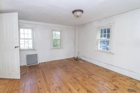 Bedroom - 6 Spring St, Amesbury, MA 01913 photo 4 of 7