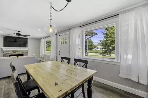 Dining - 140 Everett St, Easthampton, MA 01027 photo 2 of 3