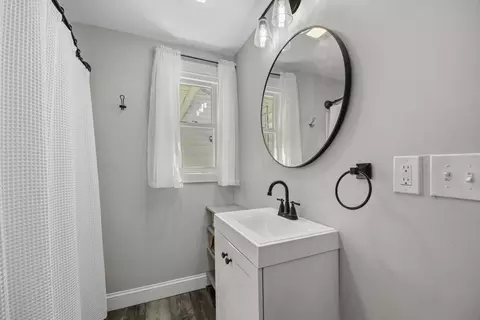 Bath - 140 Everett St, Easthampton, MA 01027 photo 2 of 2