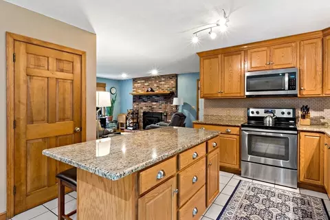 8 Peter Cooper Dr, Wareham, MA 02571 photo 11
