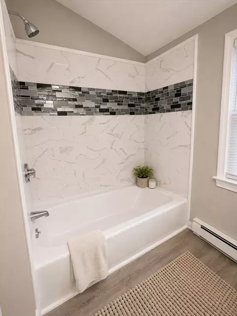 Bath - 83 Newhall St, Springfield, MA 01109 photo 4 of 4