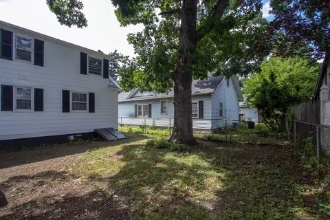 Exterior - 83 Newhall St, Springfield, MA 01109 photo 2 of 3