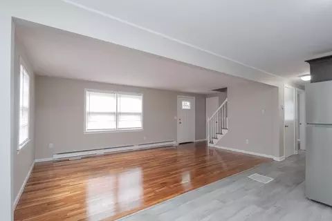 Living - 83 Newhall St, Springfield, MA 01109 photo 3 of 3