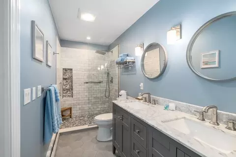 Bath - 65 E Main St #3, Gloucester, MA 01930 photo 2 of 3