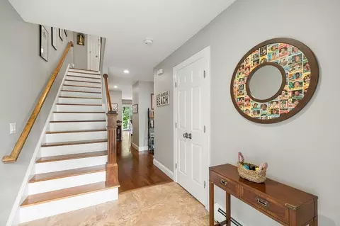 Entry Way - 65 E Main St #3, Gloucester, MA 01930 photo 3 of 4