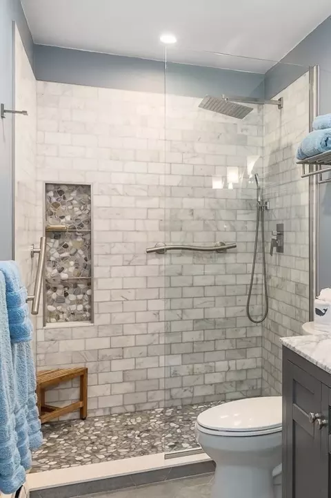 Bath - 65 E Main St #3, Gloucester, MA 01930 photo 3 of 3