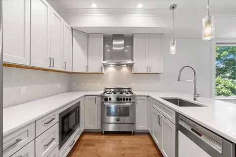 17 Vinton St #PH5, Boston, MA 02127