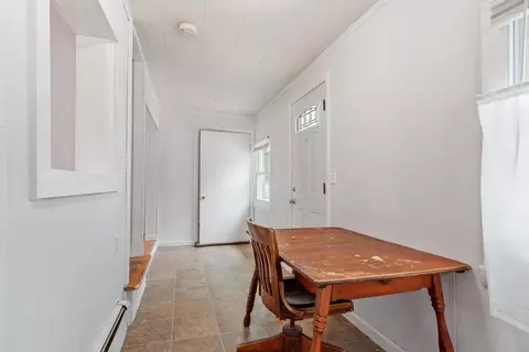 Entry Way - 49 Baker St, Gardner, MA 01440 photo 2 of 7