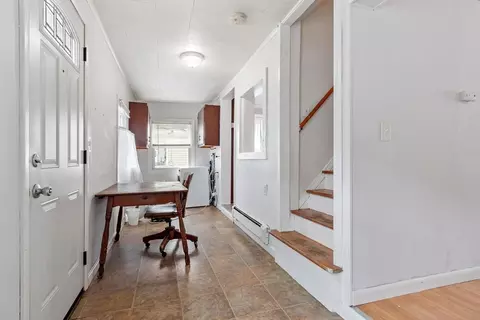 Entry Way - 49 Baker St, Gardner, MA 01440 photo 1 of 7