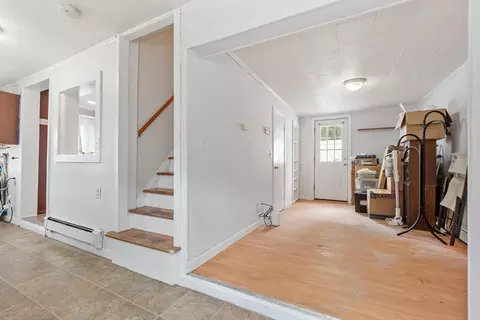 Entry Way - 49 Baker St, Gardner, MA 01440 photo 4 of 7