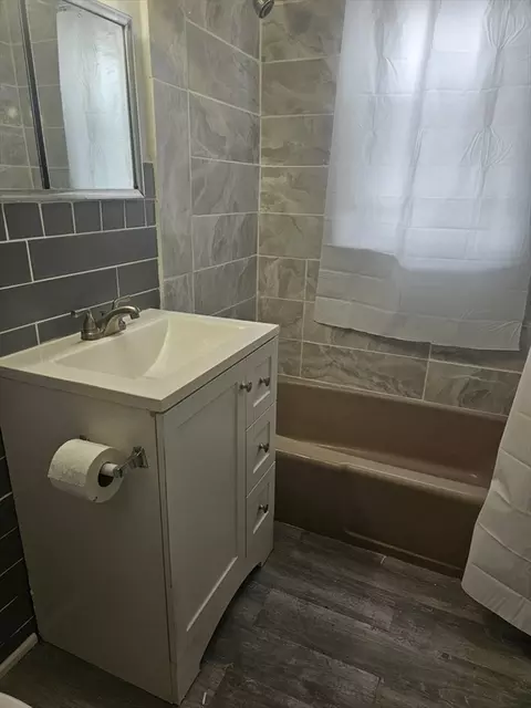 Bath - 761 Broadway, Everett, MA 02149 photo 2 of 2