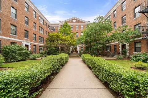 66 Queensberry St #218, Boston, MA 02215
