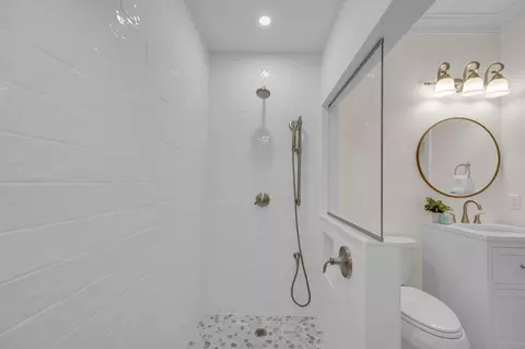 Bath - 180 Halsted Dr #180, Hingham, MA 02043 photo 2 of 5